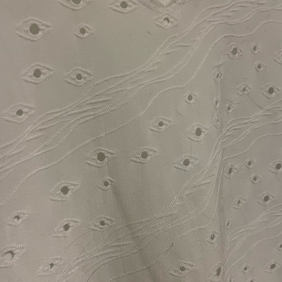 J Valdi White Quarter Length Sleeve Eyelet Blouse Size Medium - Picture 3 of 4